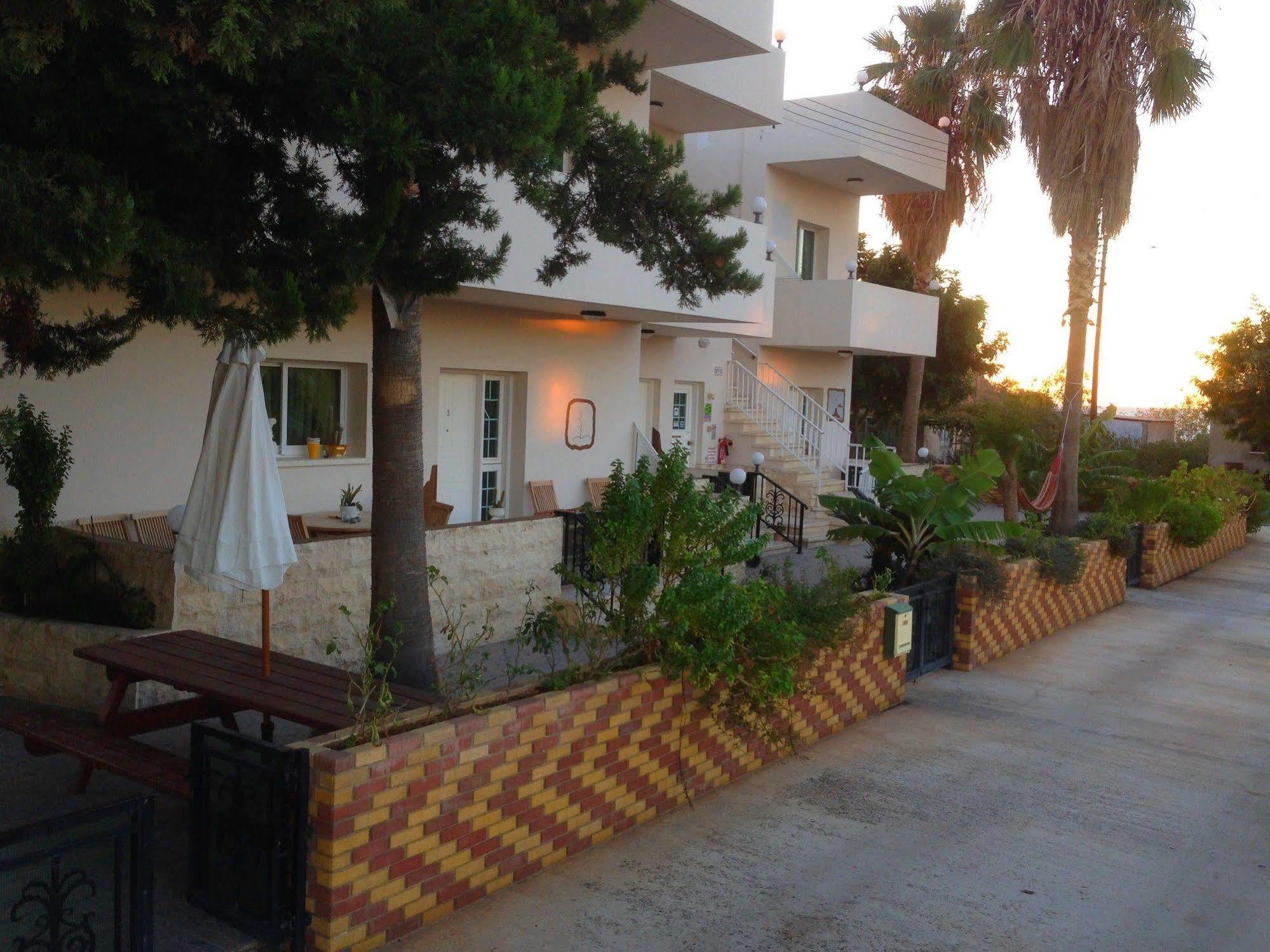 Astrofegia Apartments Near The Sea Agia Marina  Exterior photo